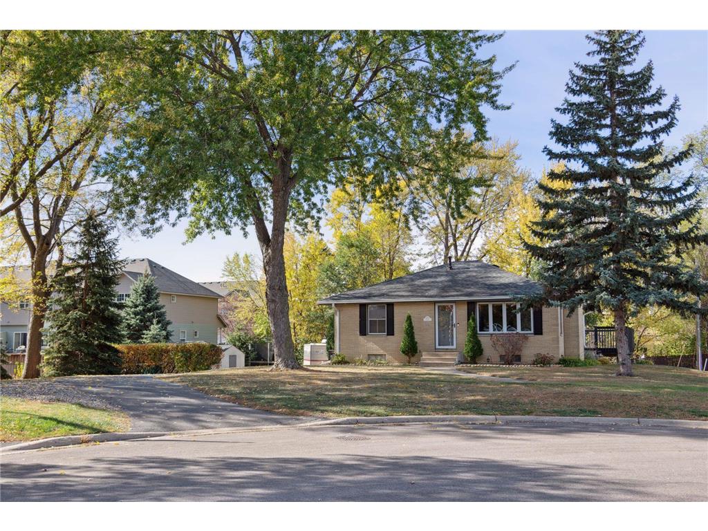 9718 Clinton Avenue S, Bloomington, MN 55420 MLS 6272325 Edina Realty