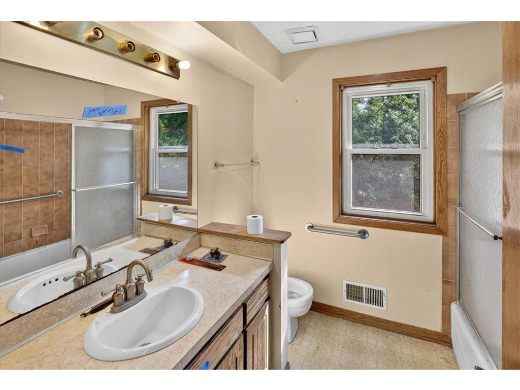 9720 Oliver Avenue N Brooklyn Park MN 55444 7107256 image29