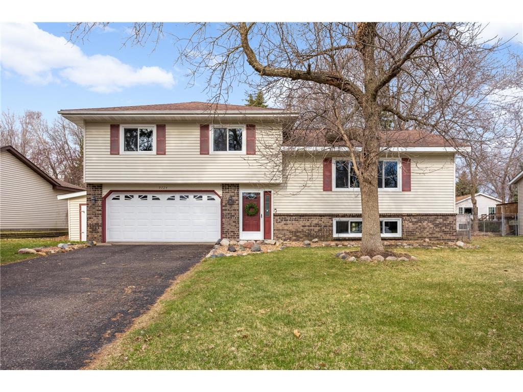 9724 Jackson Street NE Blaine MN 55434 7047510 image1