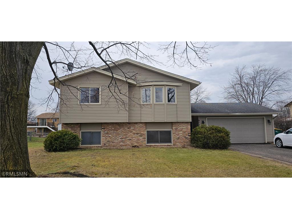 9725 Thomas Avenue N Brooklyn Park MN 55444 6634587 image1