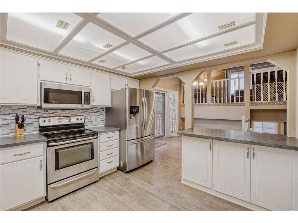 9733 Thomas Avenue N Brooklyn Park MN 55444 7030234 image1