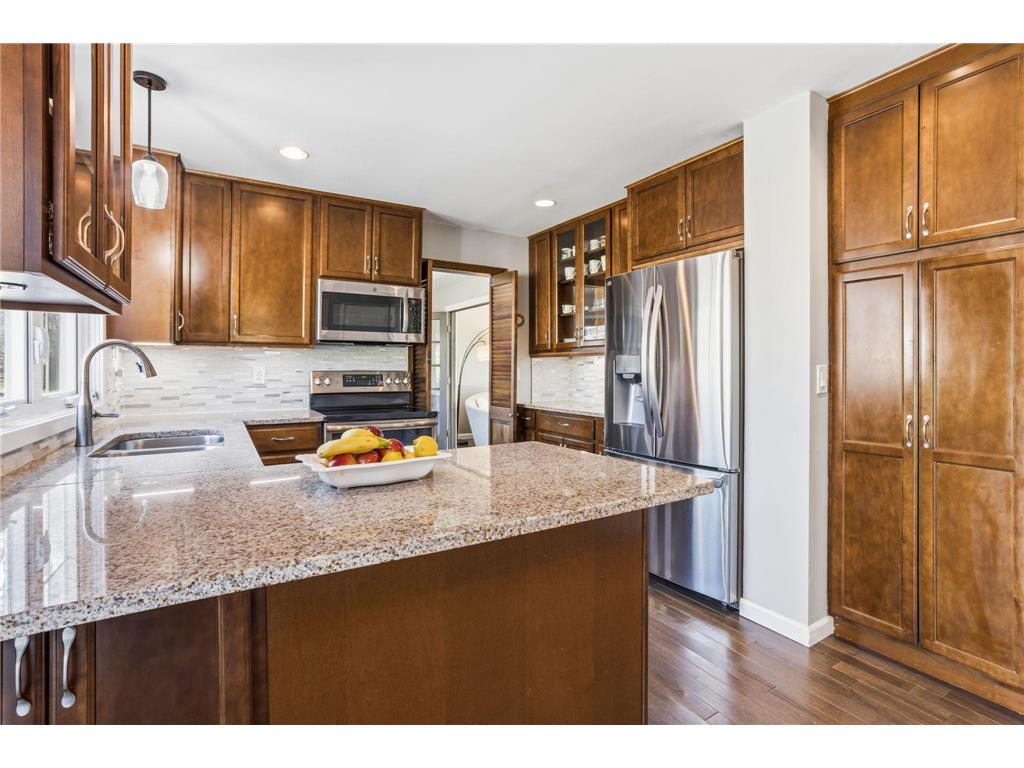9736 Oxborough Road Bloomington MN 55437 7033250 image15