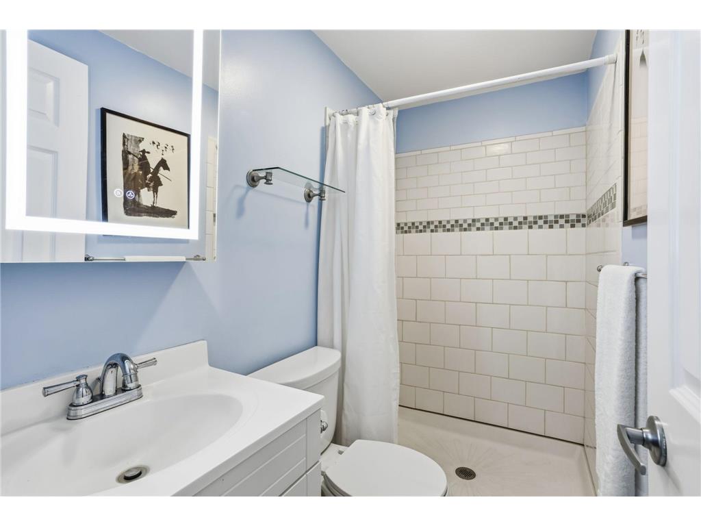 9736 Oxborough Road Bloomington MN 55437 7033250 image39