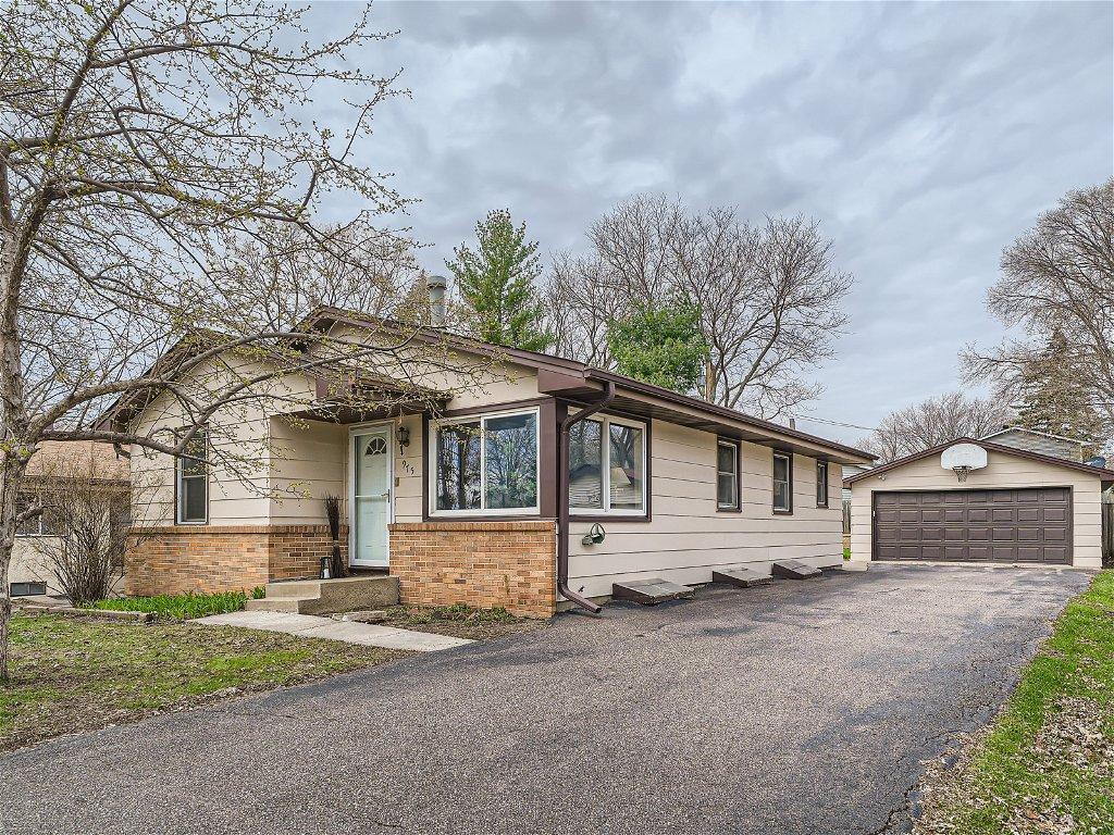 975 44 1/2 Avenue NE Columbia Heights MN 55421 6360250 image1