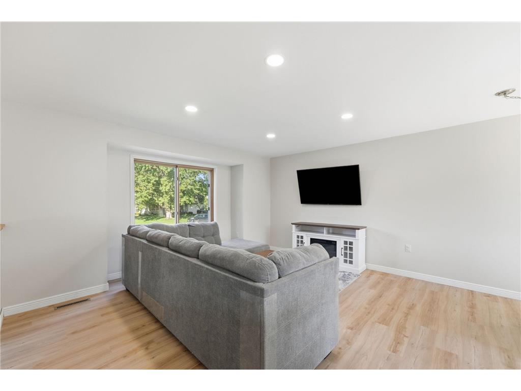 975 Savannah Road Eagan MN 55123 7099526 image7