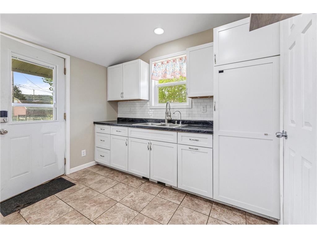 975 W 2nd Street Winona MN 55987 7066029 image8