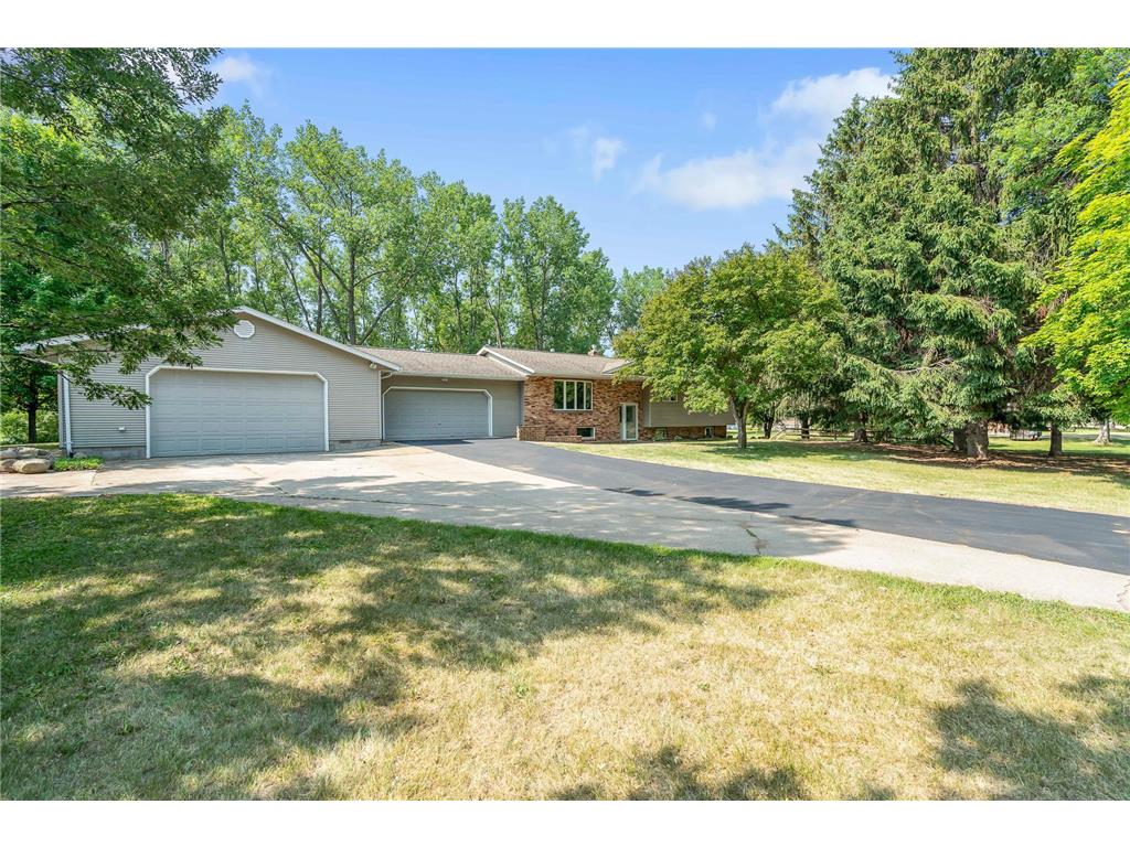 975 Wert Road Hudson Twp WI 54016 6387406 image1