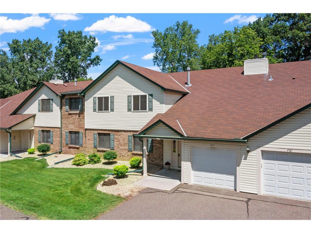 977 Heritage Court E Vadnais Heights MN 55127 7067138 image1