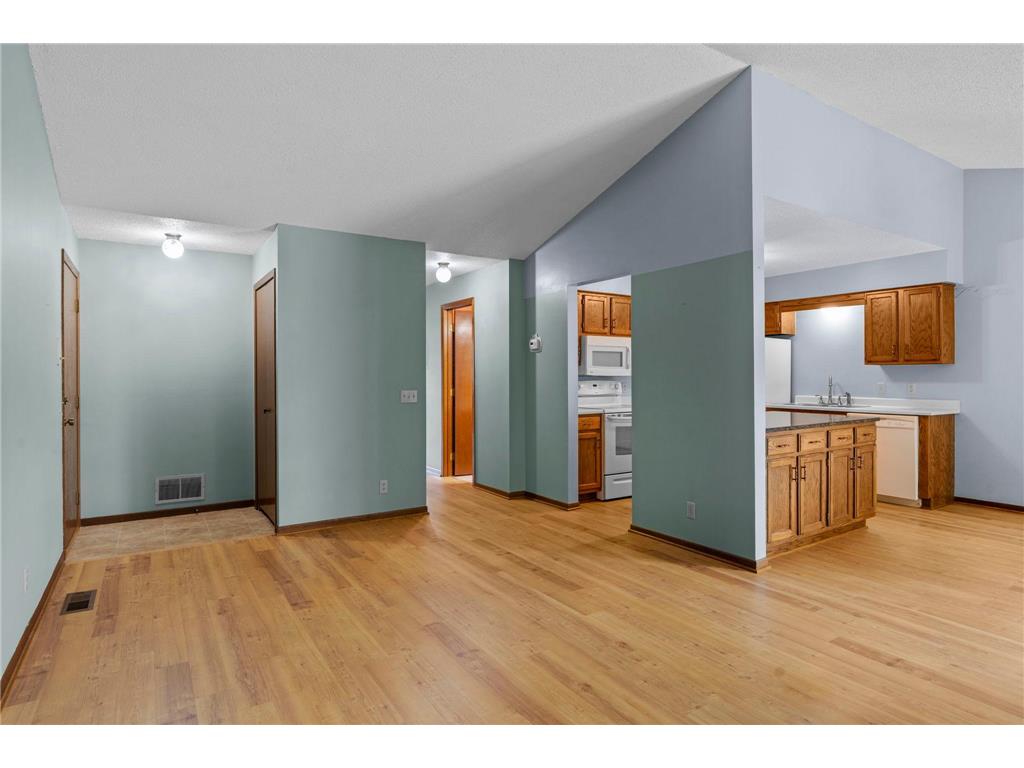 977 Heritage Court E Vadnais Heights MN 55127 7067138 image14