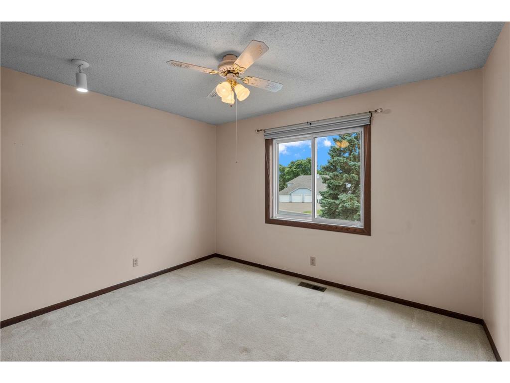 977 Heritage Court E Vadnais Heights MN 55127 7067138 image5