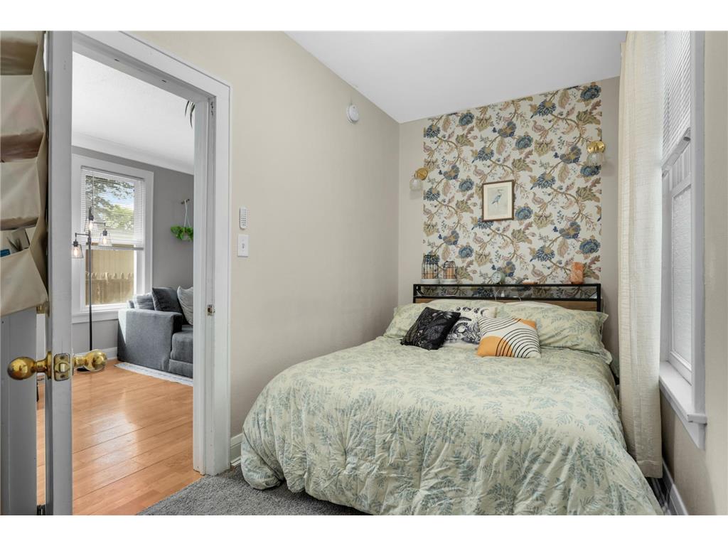978 3rd Street E Saint Paul MN 55106 7065928 image10