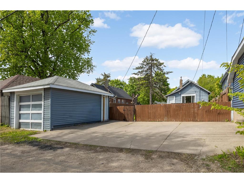978 3rd Street E Saint Paul MN 55106 7065928 image18