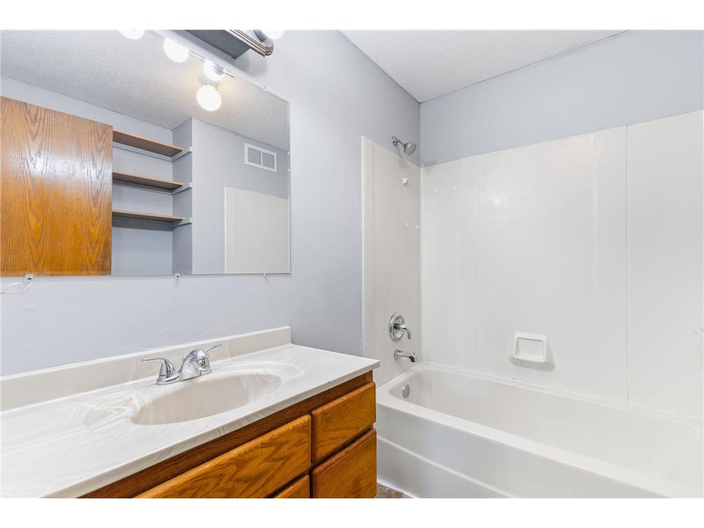 979 Victoria Street N Saint Paul MN 55103 7108127 image18