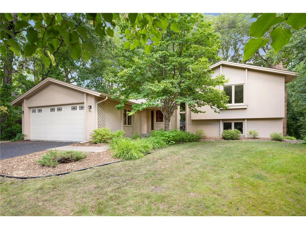 9811 Edgewood Road, Bloomington, MN 55438 MLS 6196991 Edina Realty