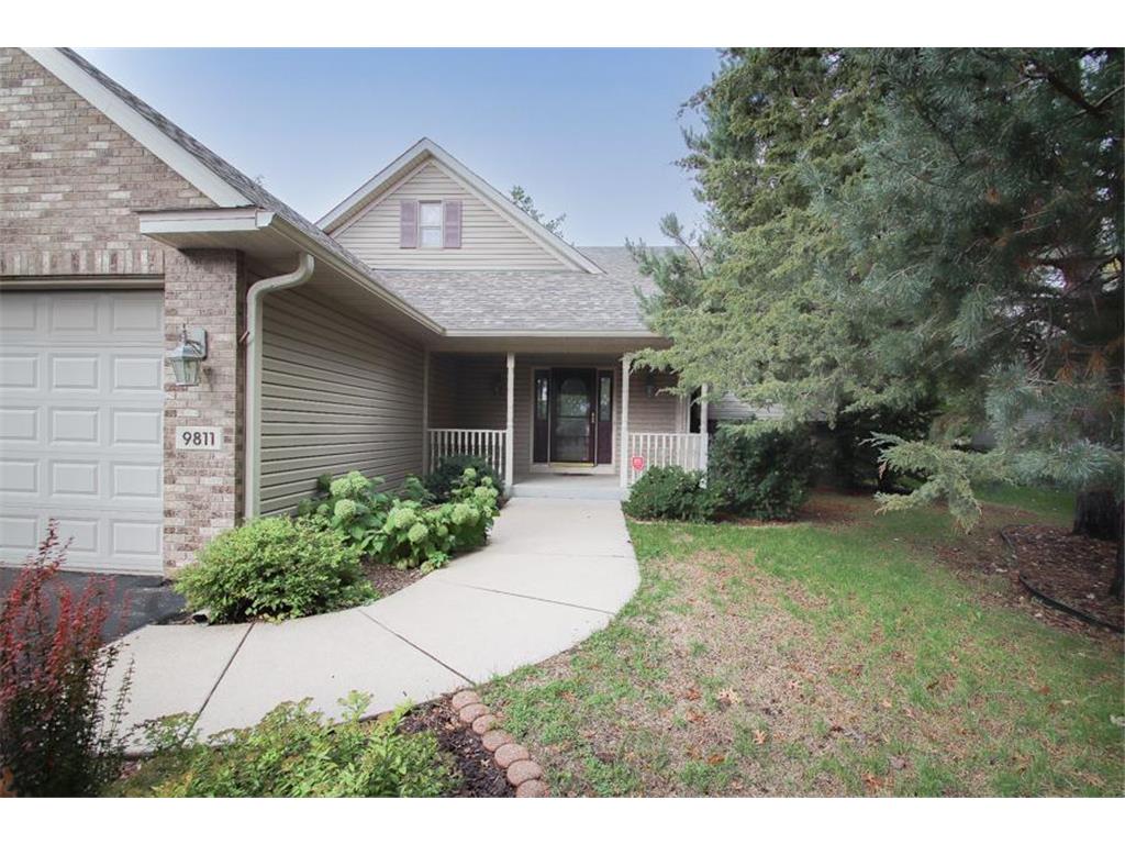 9811 Pin Oak Avenue N Brooklyn Park MN 55443 6440416 image1