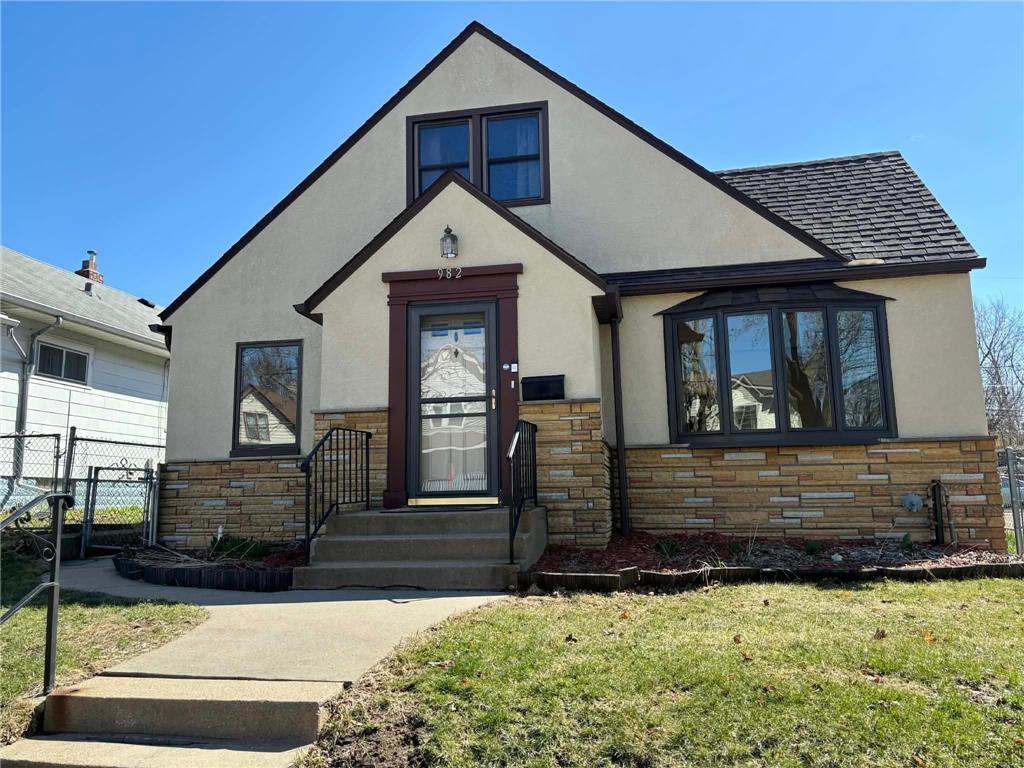 982 Geranium Avenue E Saint Paul MN 55106 7049274 image1