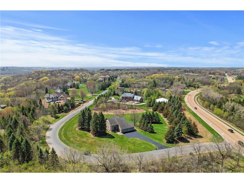 9820 Deerbrook Dr Chanhassen MN 55317 7060932 image2