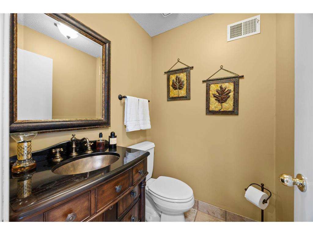 9820 Deerbrook Drive Chanhassen MN 55317 7049373 image24