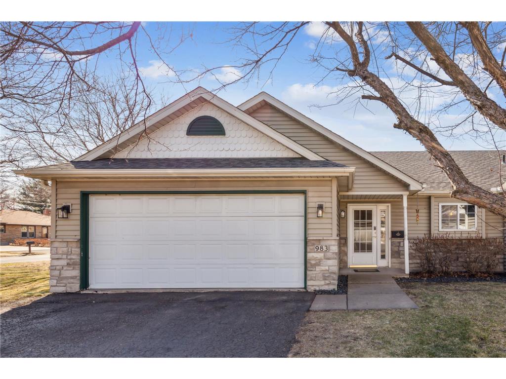 983 County Road D E Vadnais Heights MN 55109 6733206 image1