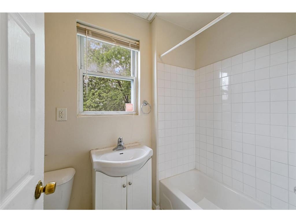 985 5th Street E Saint Paul MN 55106 7075410 image9