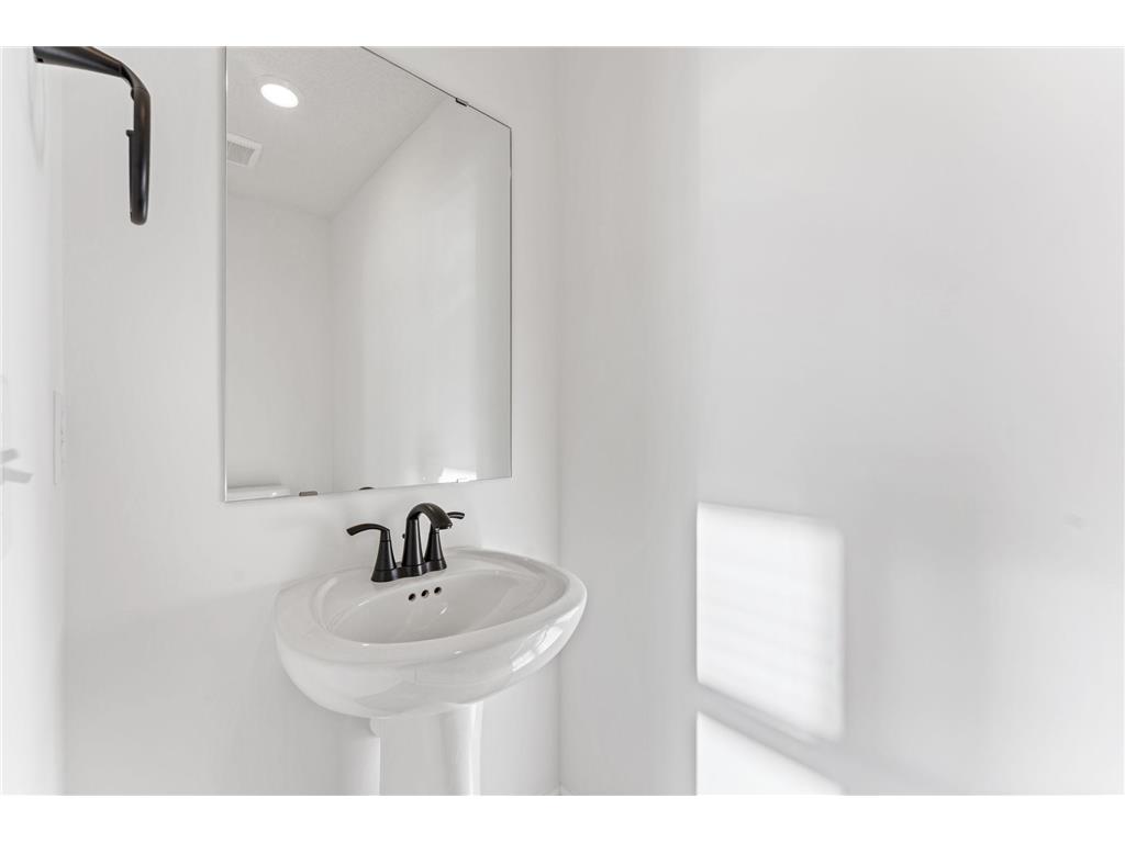 985 Annagaire Curve Rosemount MN 55068 7000274 image11