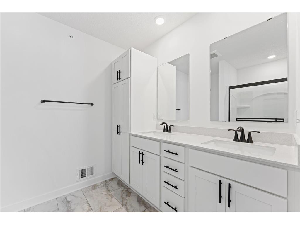 985 Annagaire Curve Rosemount MN 55068 7000274 image13