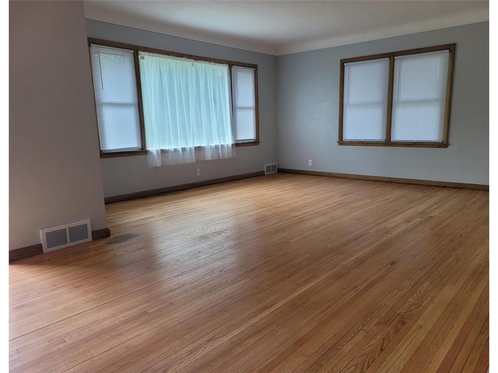 985 Bradley Street Saint Paul MN 55130 7100353 image4