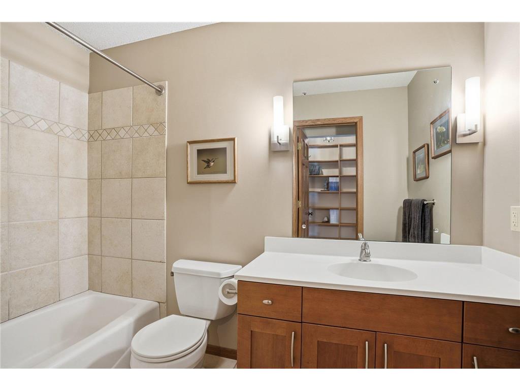 985 Cliff Road Eagan MN 55123 7047184 image40