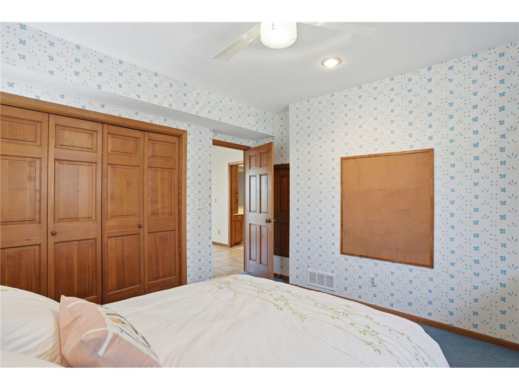 985 Cliff Road Eagan MN 55123 7047184 image62