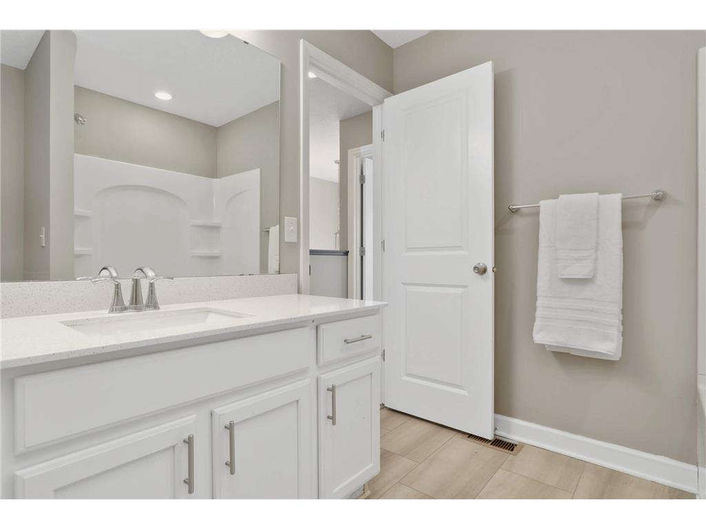 9850 Glacial Valley Road N Woodbury MN 55129 6825168 image39