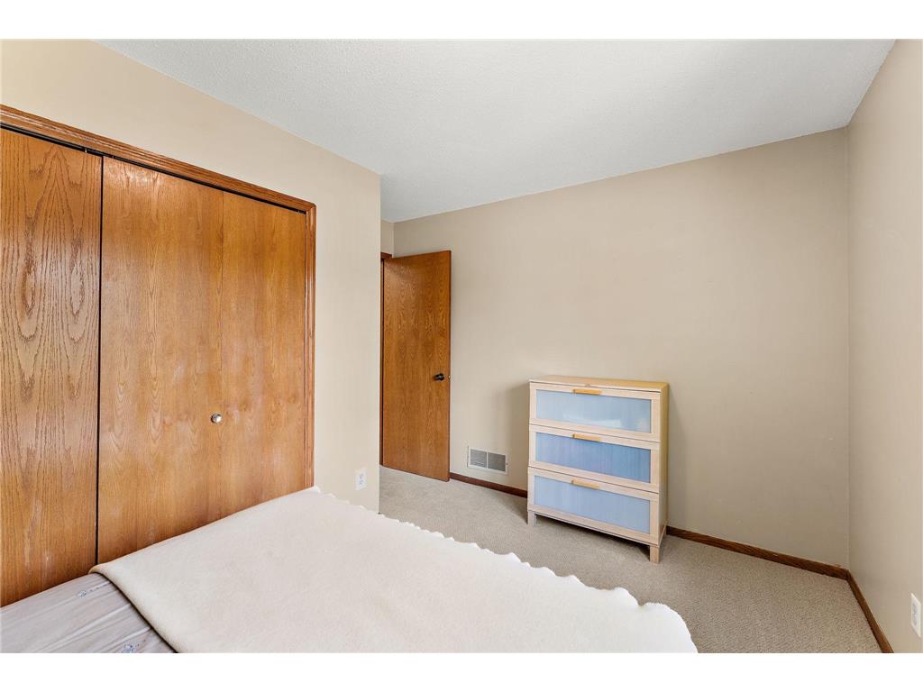 986 Demont Avenue E Maplewood MN 55109 7074022 image36