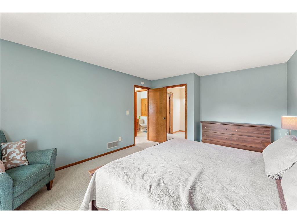 986 Demont Avenue E Maplewood MN 55109 7074022 image38