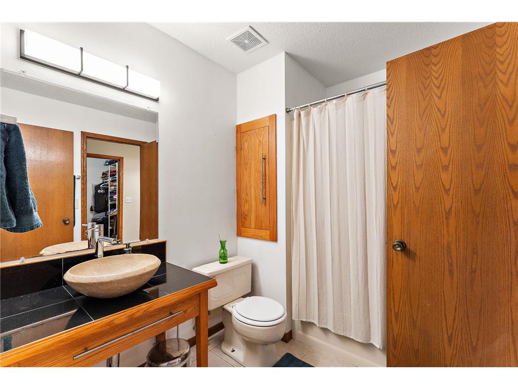 986 Demont Avenue E Maplewood MN 55109 7074022 image42