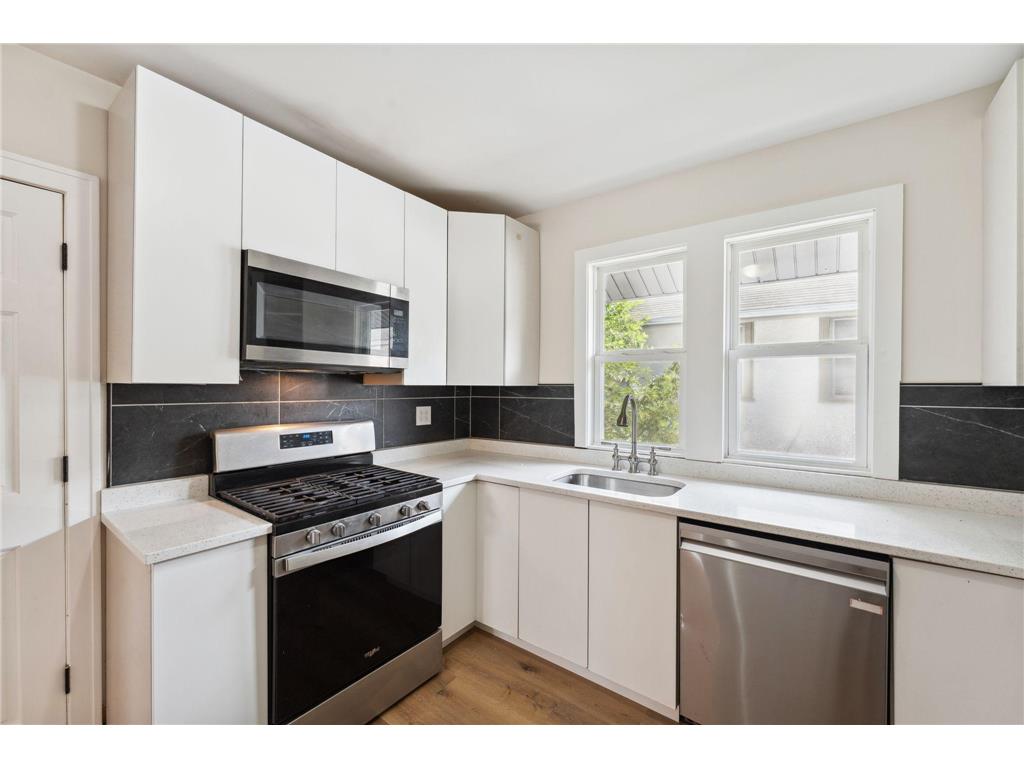 987 Dayton Avenue Saint Paul MN 55104 7030002 image21