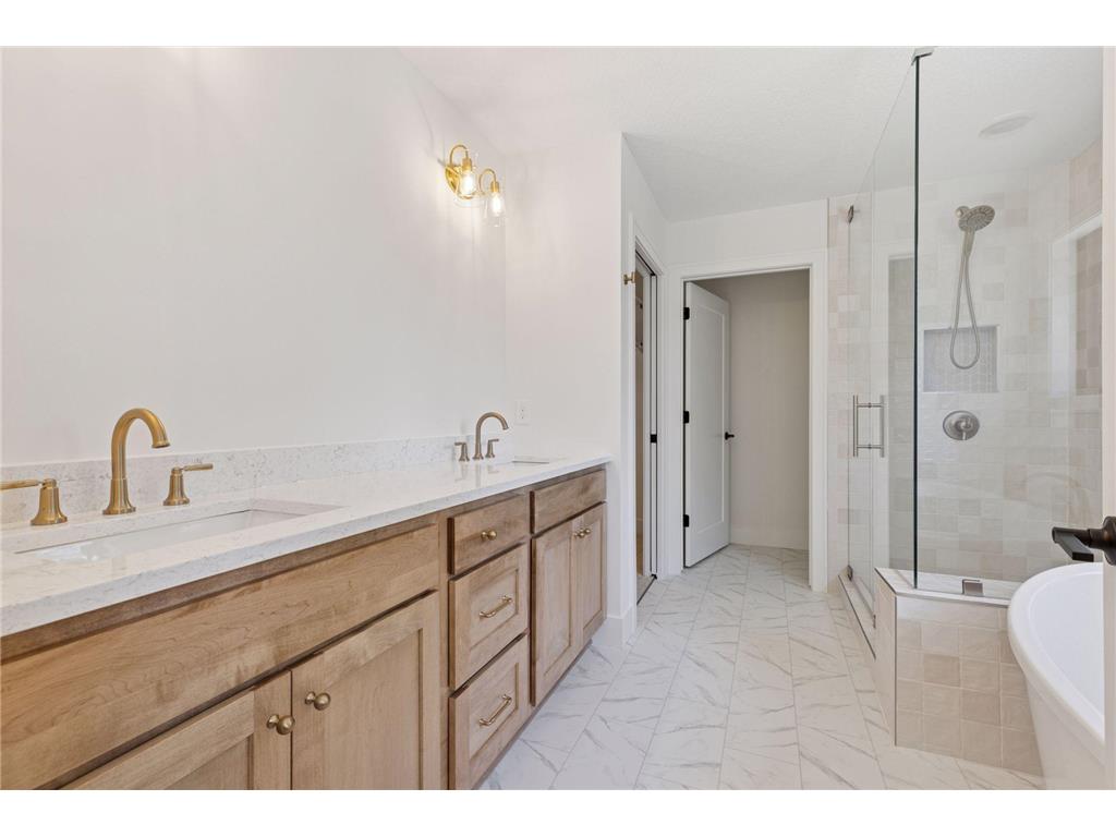 987 Island Lake Avenue Shoreview MN 55126 6750612 image12