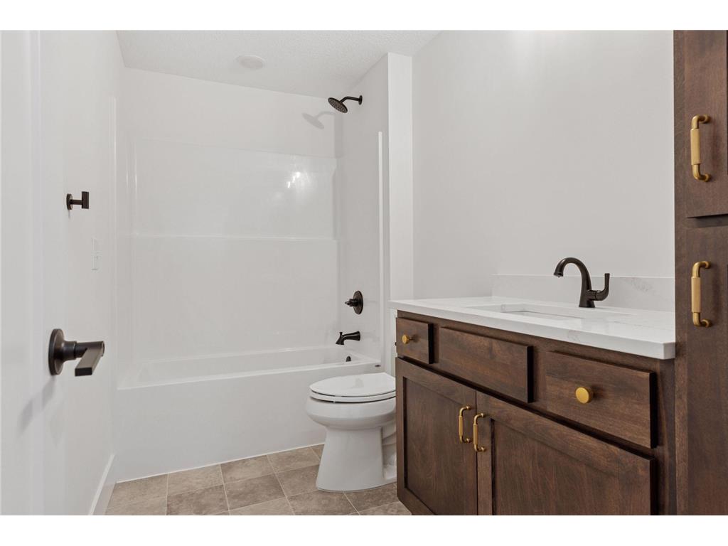 987 Island Lake Avenue Shoreview MN 55126 6750612 image21