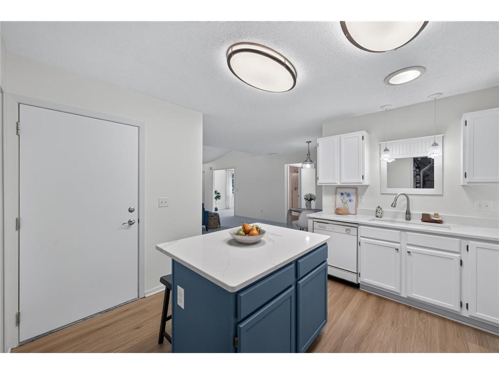 9887 Tamarack Cove Woodbury MN 55125 7041213 image14