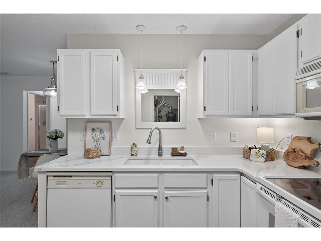 9887 Tamarack Cove Woodbury MN 55125 7041213 image15