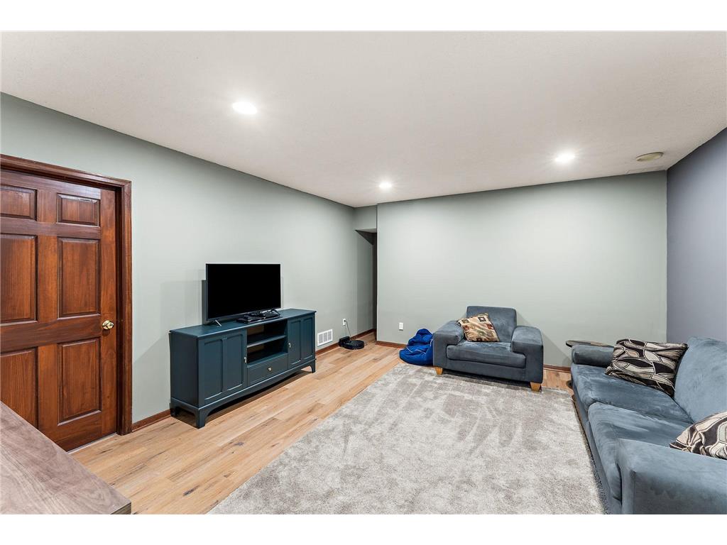 9888 Oak Shore Drive Lakeville MN 55044 - Crystal 7074900 image39