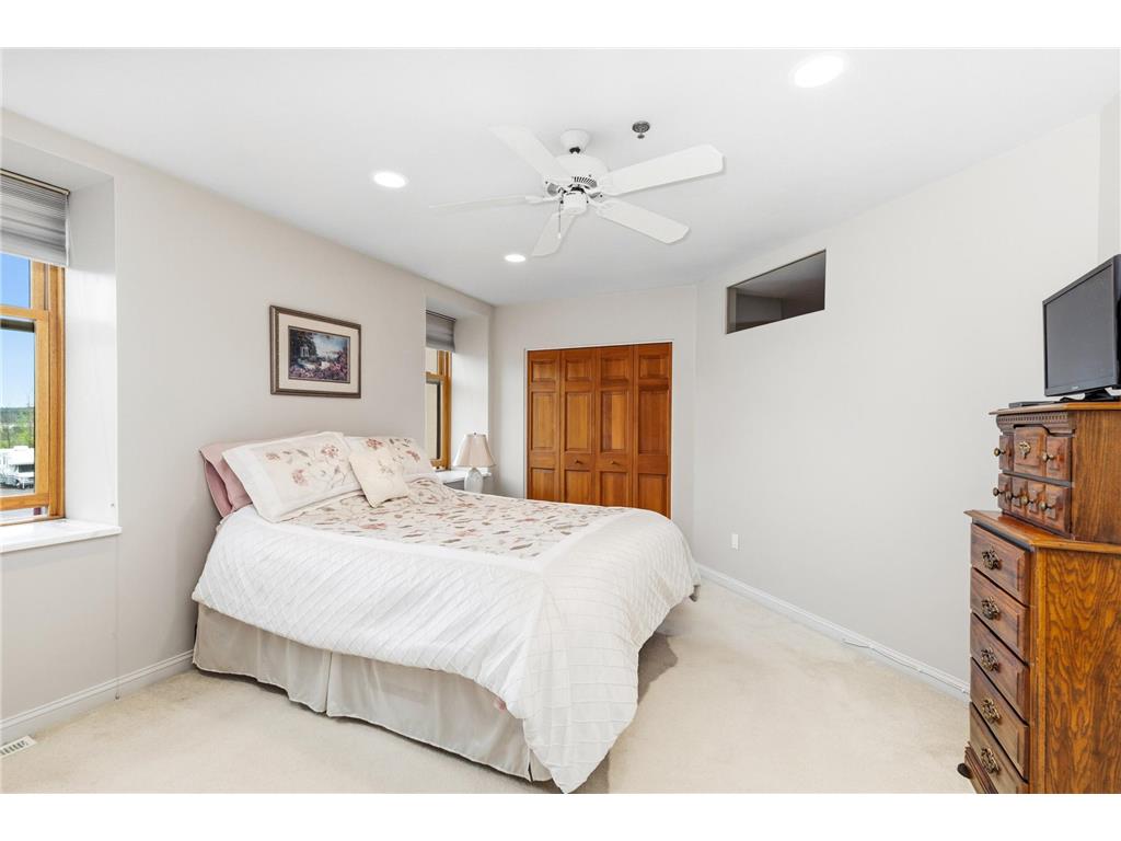 9900 Hudson Boulevard #202 Duluth MN 55808 - St Louis River 7095898 image24