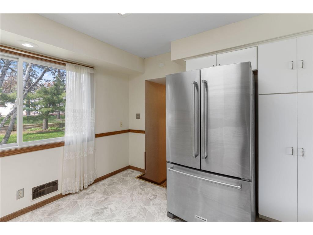 9908 Oxborough Road Bloomington MN 55437 7061101 image14