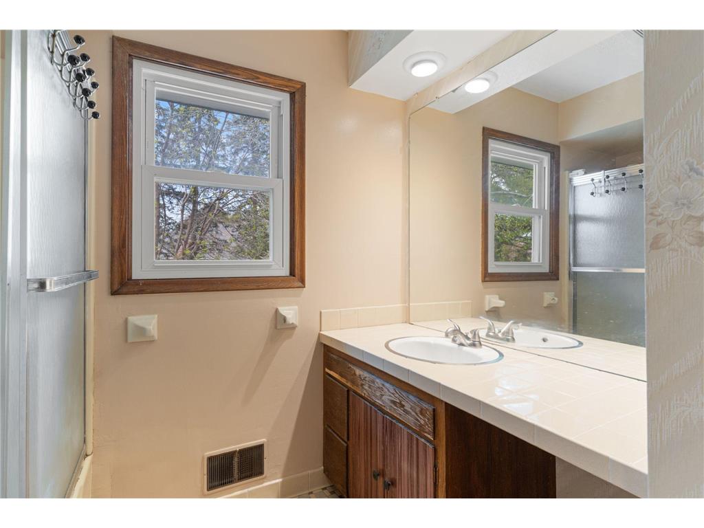 9908 Oxborough Road Bloomington MN 55437 7061101 image29