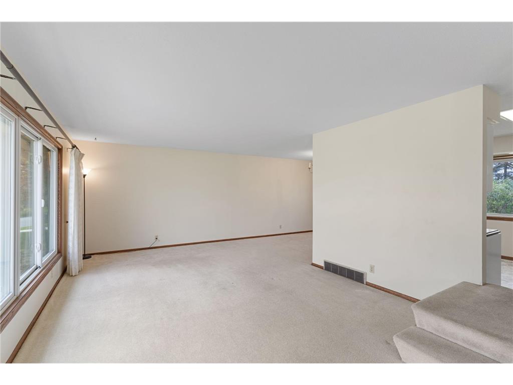 9908 Oxborough Road Bloomington MN 55437 7061101 image5
