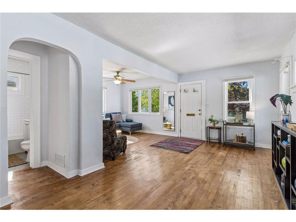 991 Minnehaha Avenue W Saint Paul MN 55104 7082282 image10