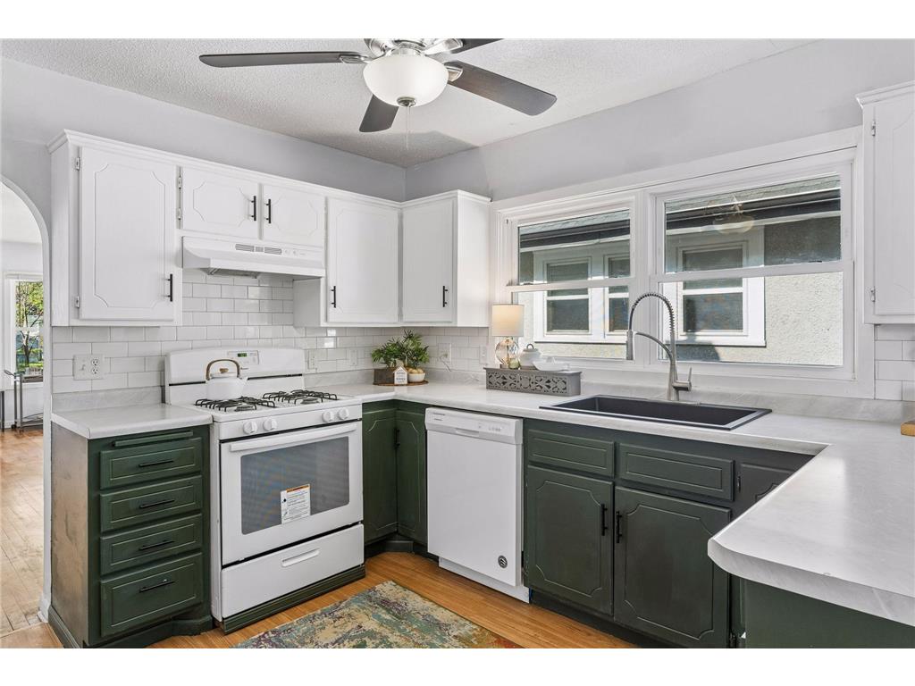 991 Minnehaha Avenue W Saint Paul MN 55104 7082282 image14
