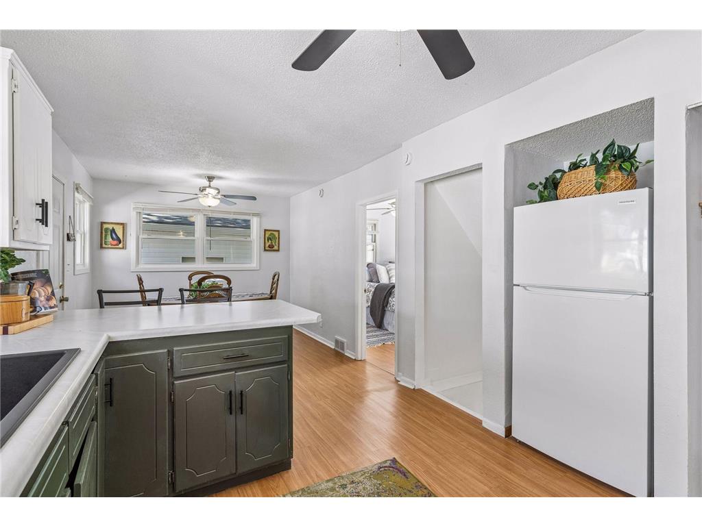 991 Minnehaha Avenue W Saint Paul MN 55104 7082282 image15
