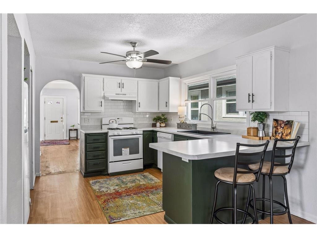 991 Minnehaha Avenue W Saint Paul MN 55104 7082282 image16