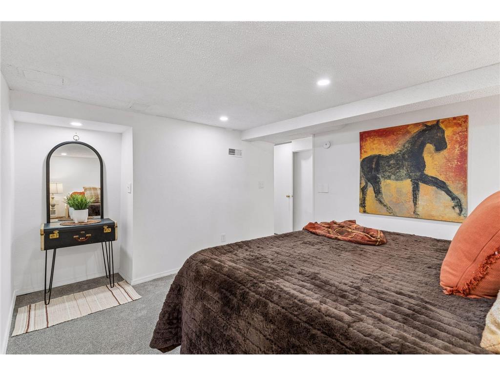 991 Minnehaha Avenue W Saint Paul MN 55104 7082282 image35