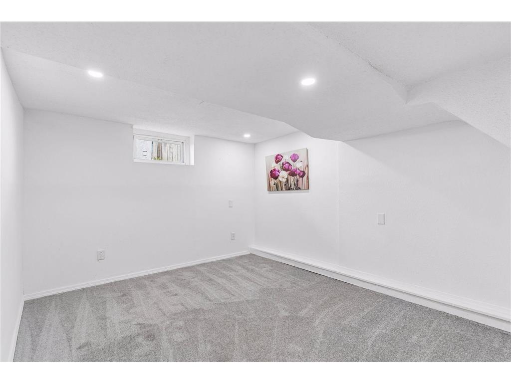 991 Minnehaha Avenue W Saint Paul MN 55104 7082282 image36