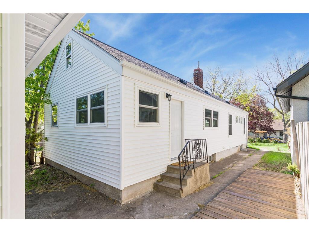 991 Minnehaha Avenue W Saint Paul MN 55104 7082282 image40